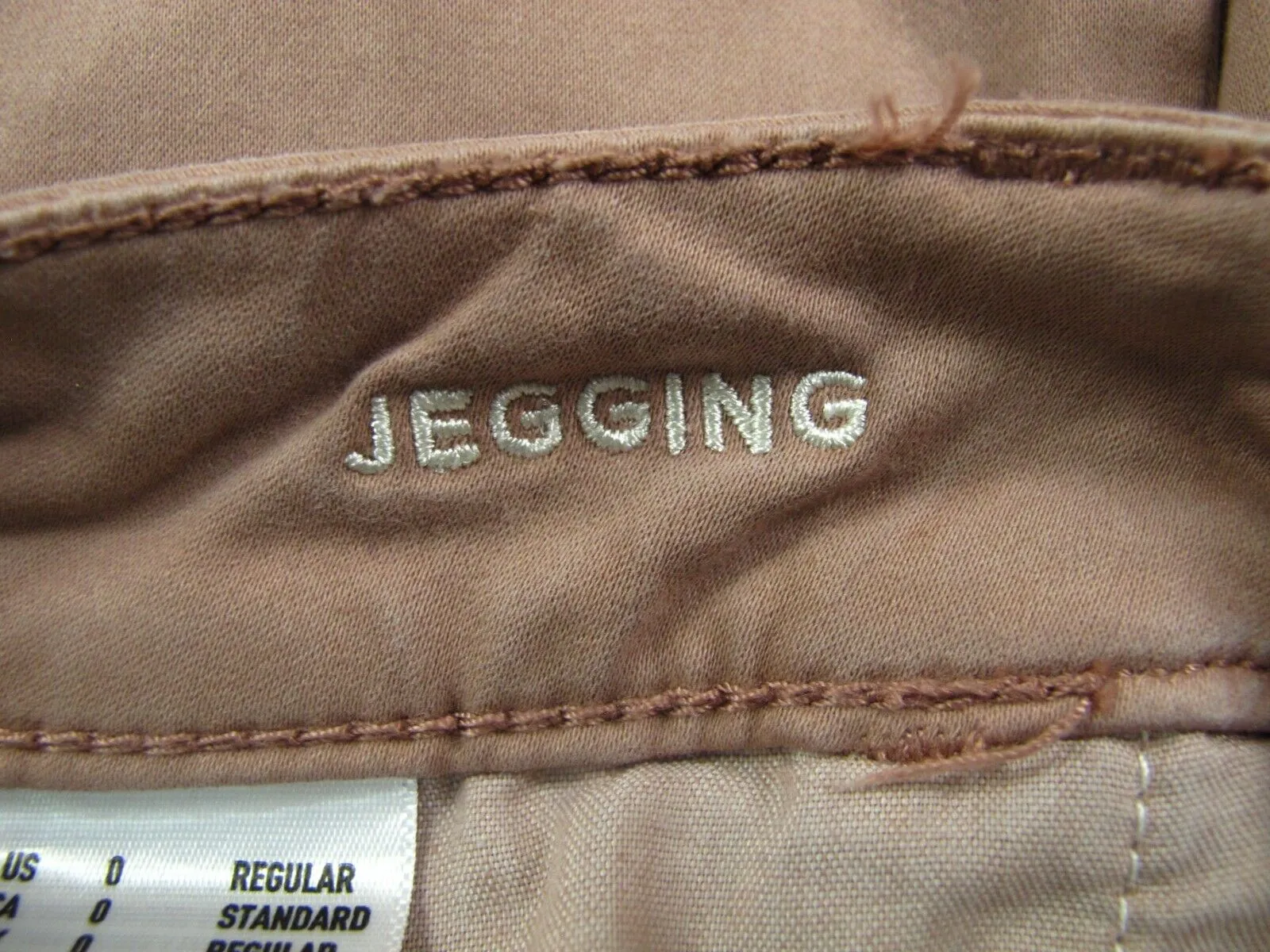 American Eagle Women Jegging Jeans Skinny Leg Super Stretch Low Rise Beige SZ 0