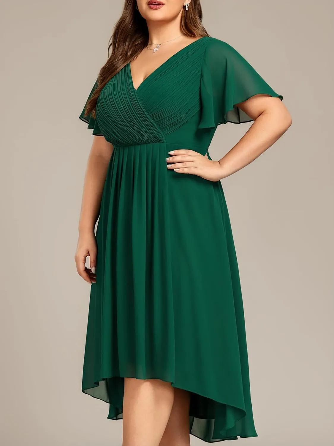 Ever-Pretty Plus Women‘s Short Sleeves V Neck A Line Chiffon Knee Length Plus Size Cocktail Dress for Curvy Women