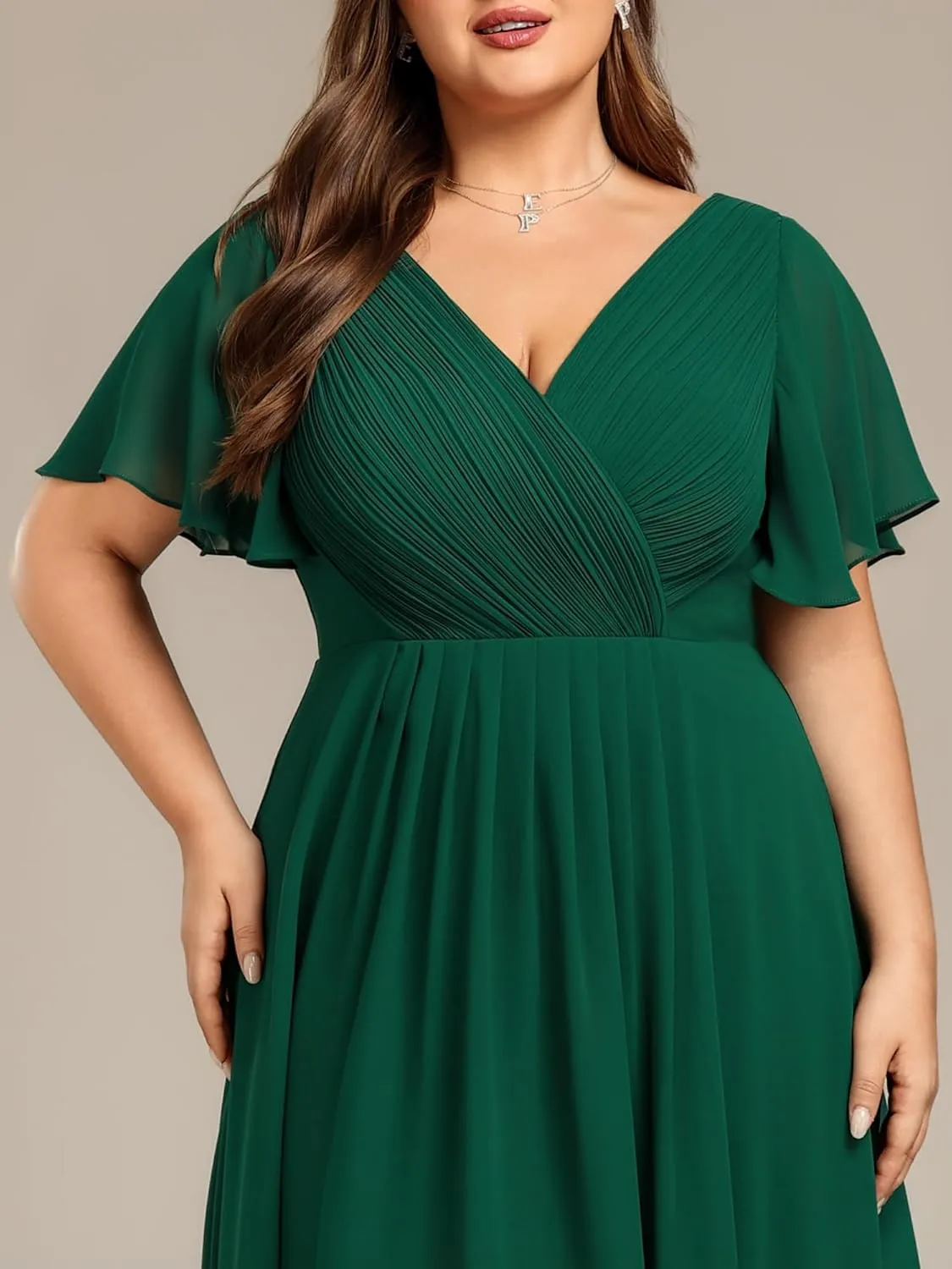 Ever-Pretty Plus Women‘s Short Sleeves V Neck A Line Chiffon Knee Length Plus Size Cocktail Dress for Curvy Women