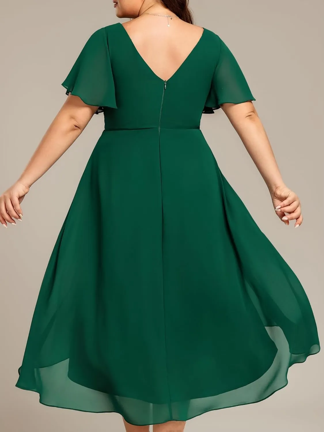 Ever-Pretty Plus Women‘s Short Sleeves V Neck A Line Chiffon Knee Length Plus Size Cocktail Dress for Curvy Women