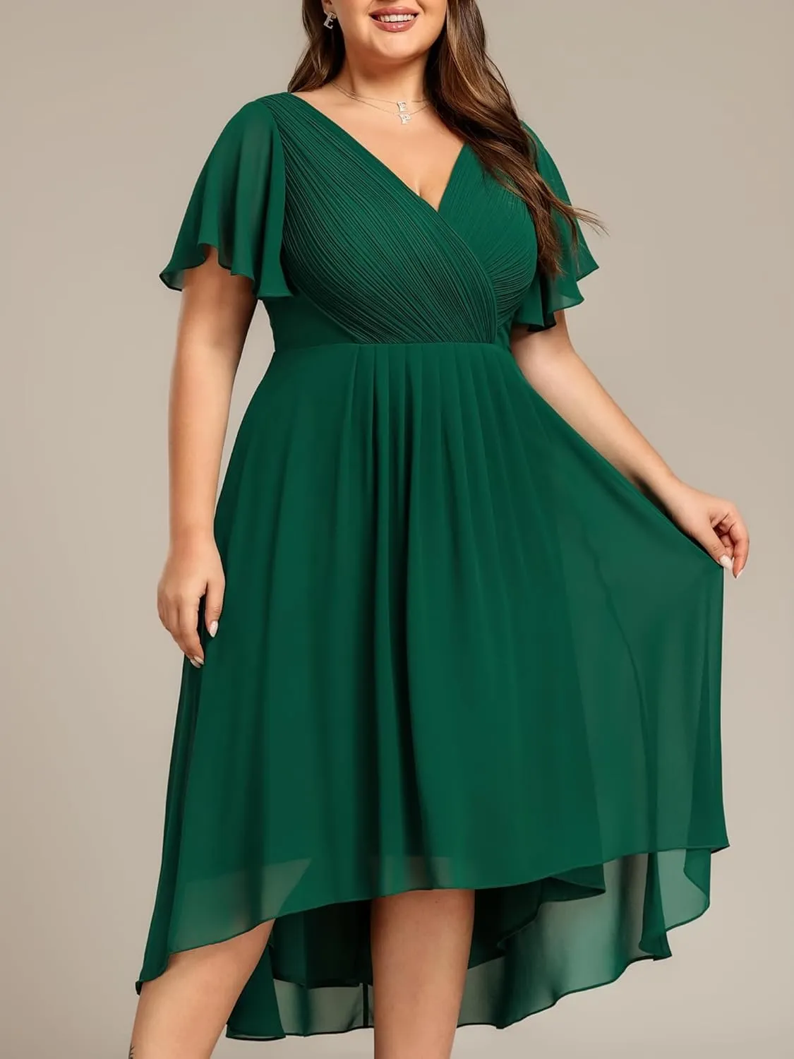 Ever-Pretty Plus Women‘s Short Sleeves V Neck A Line Chiffon Knee Length Plus Size Cocktail Dress for Curvy Women