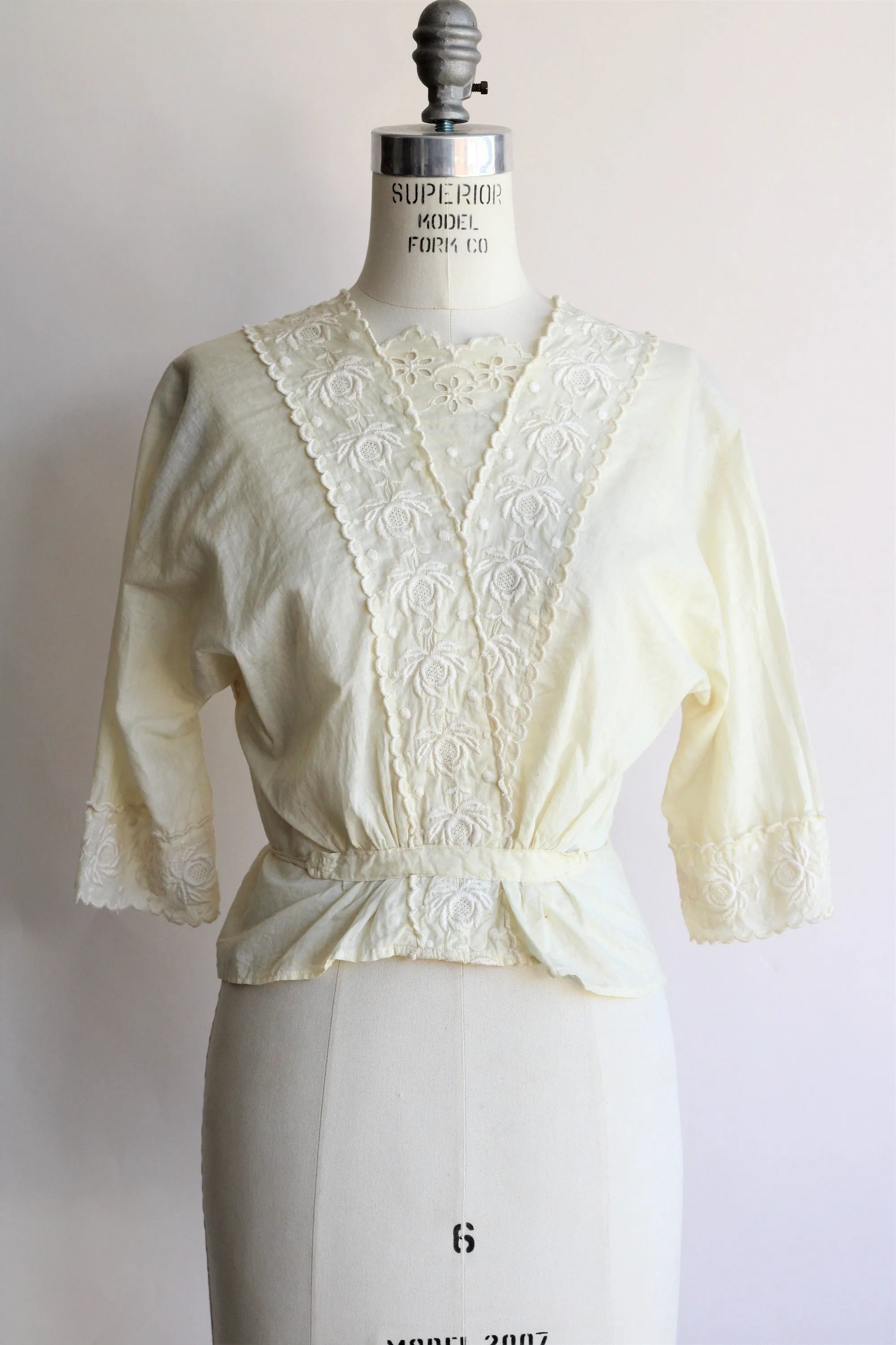 Vintage 1910s Edwardian Ivory Cotton Blouse With Embroidered Lace