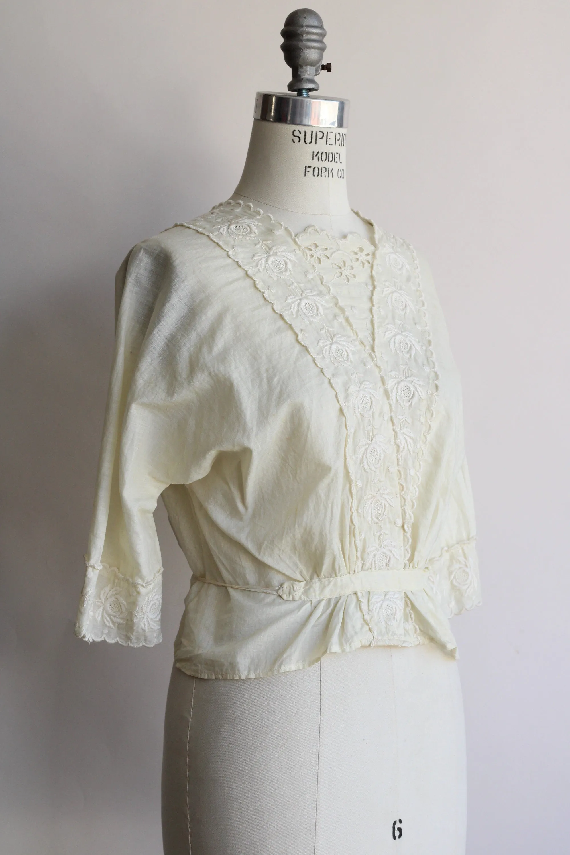 Vintage 1910s Edwardian Ivory Cotton Blouse With Embroidered Lace