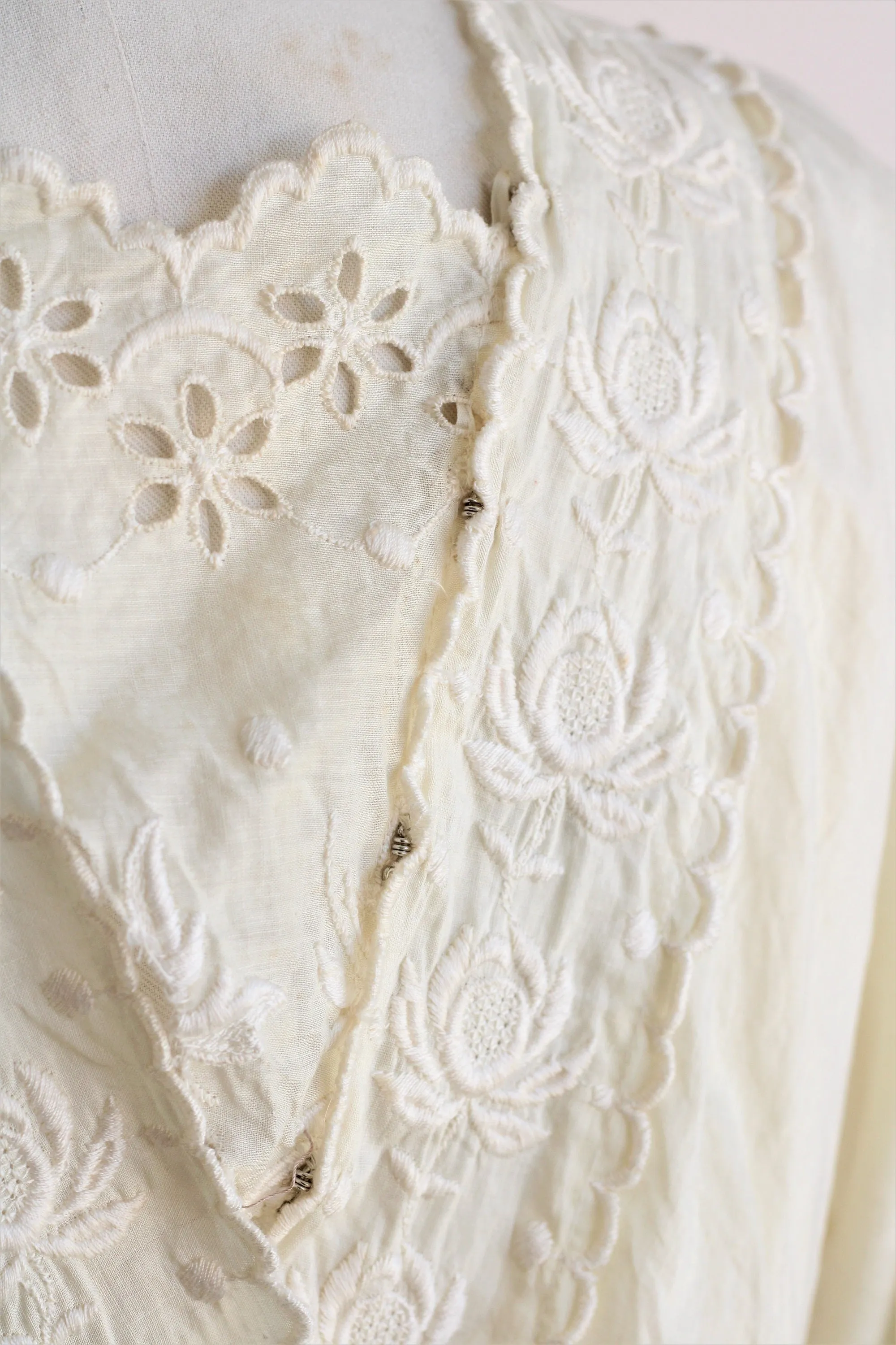 Vintage 1910s Edwardian Ivory Cotton Blouse With Embroidered Lace