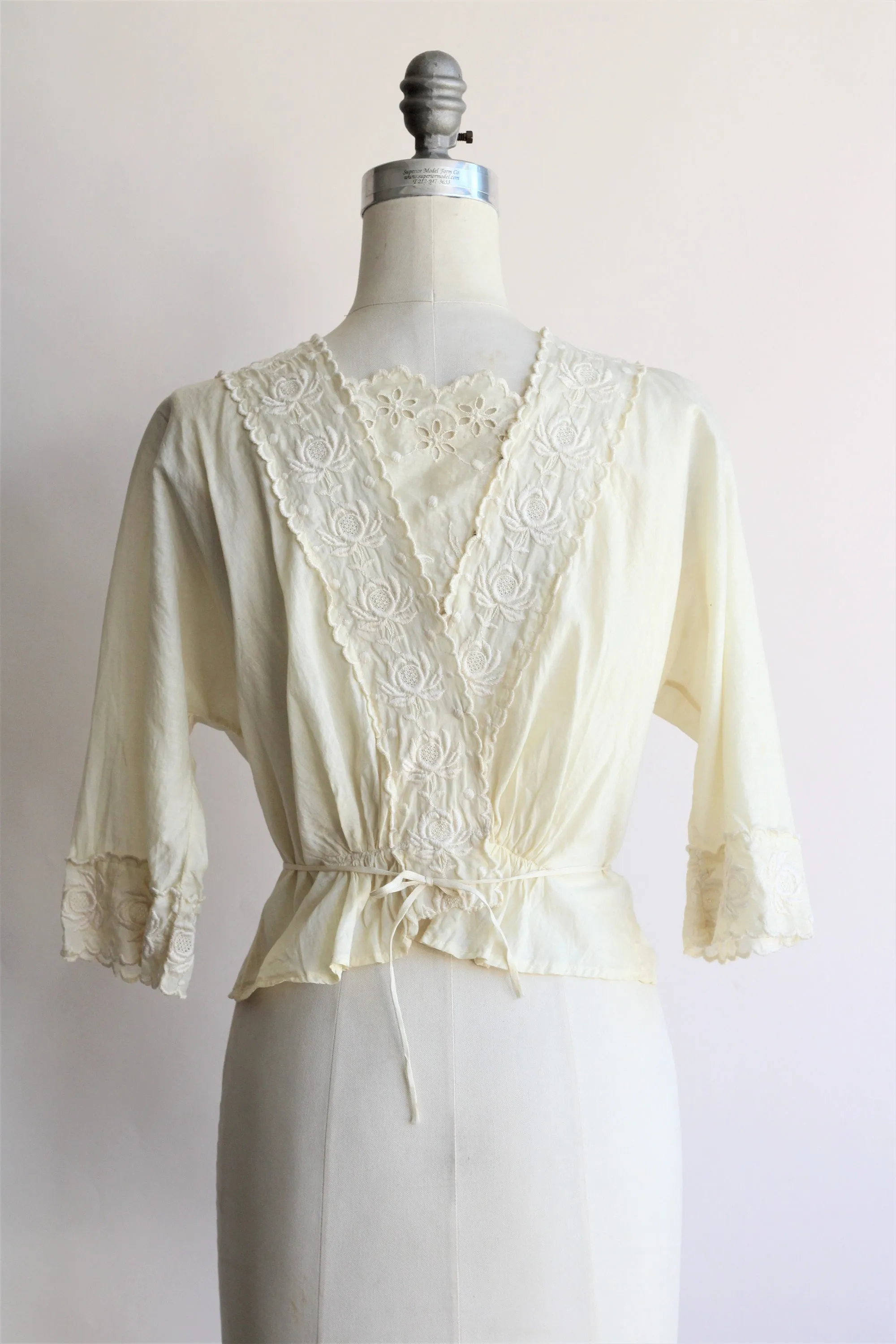 Vintage 1910s Edwardian Ivory Cotton Blouse With Embroidered Lace