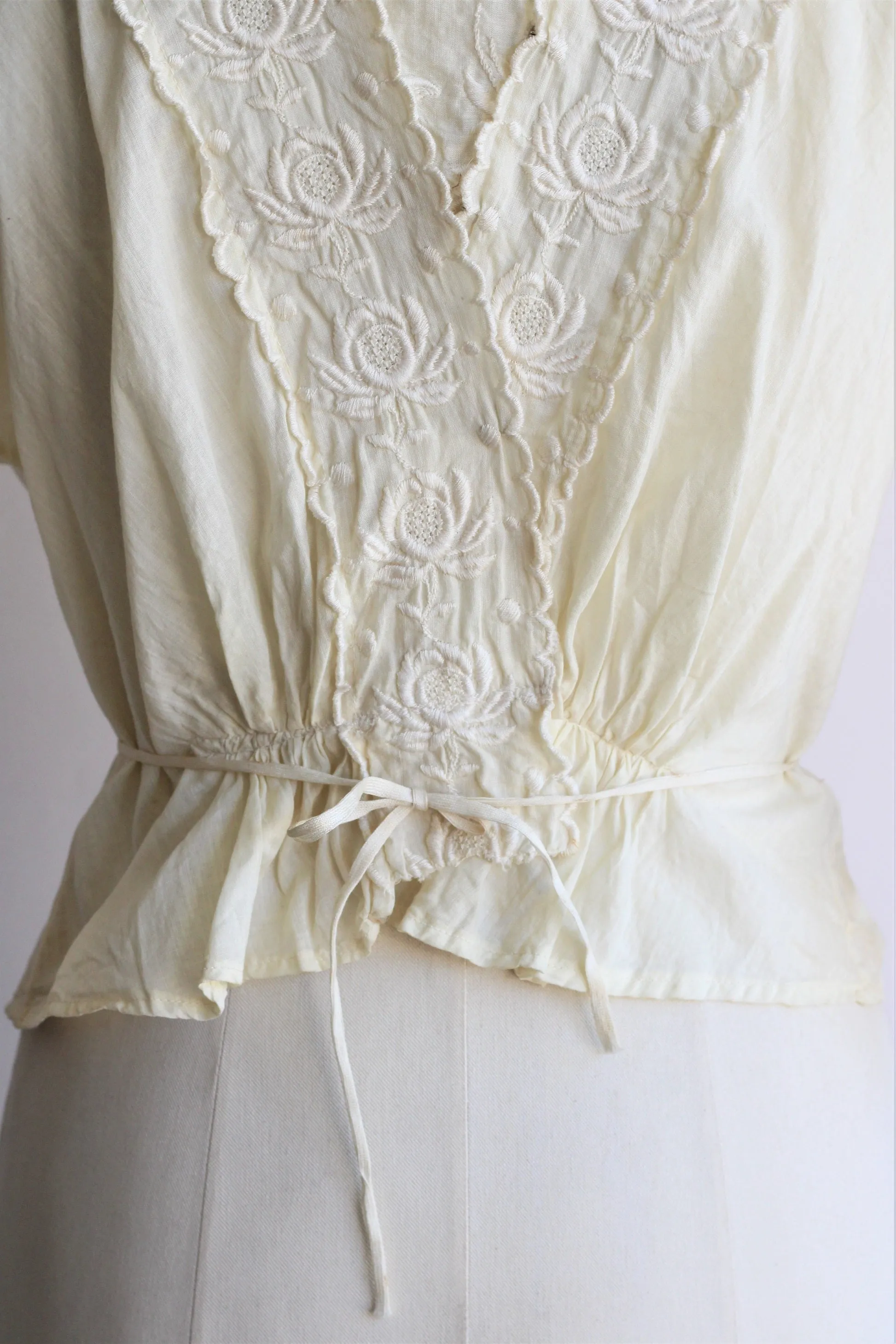 Vintage 1910s Edwardian Ivory Cotton Blouse With Embroidered Lace