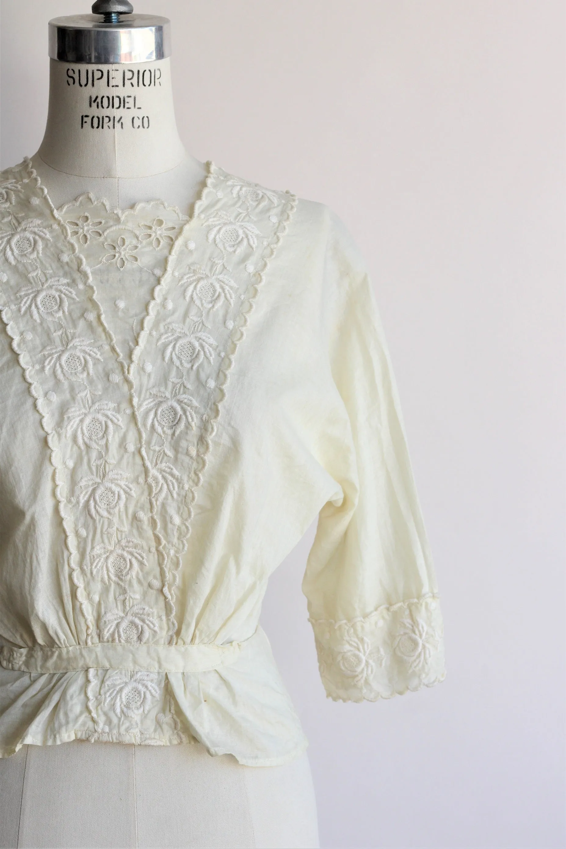 Vintage 1910s Edwardian Ivory Cotton Blouse With Embroidered Lace