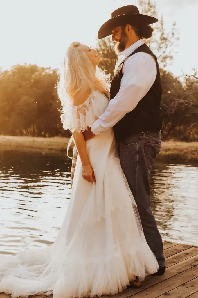 Women's Wedding Dresses Chic Lace Evening Dresses V Neck Ruffle Sleeves Beachy Boho Outdoorsy Wedding Gowns